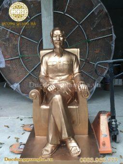 TƯỢNG BÁC HỒ NGỒI GHẾ CAO 1M80