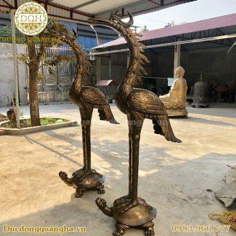 HẠC THỜ NGẬM NGỌC ĐỒNG ĐỎ CAO 2M