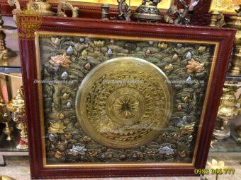 MẶT TRỐNG ĐỒNG VÀNG KHUNG GỖ HƯƠNG