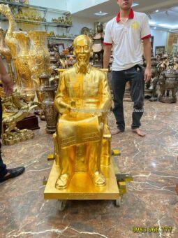 TƯỢNG BÁC HỒ NGỒI GHẾ MÂY DÁT VÀNG 9999