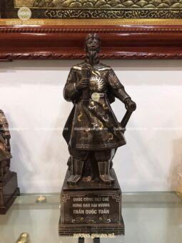TƯỢNG ĐỒNG TRẦN HƯNG ĐẠO CAO 70CM KHẢM NGŨ SẮC