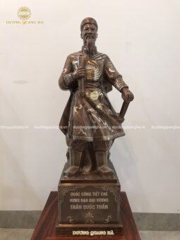 TƯỢNG TRẦN HƯNG ĐẠO KHẢM NGŨ SẮC