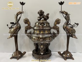 Bộ tam sự thờ Phật khảm sen cao 60cm chất liệu đồng đỏ khảm ngũ sắc