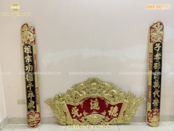 Bộ hoành phi câu đối kích thước 1m55 nền đỏ đen chất liệu đồng vàng