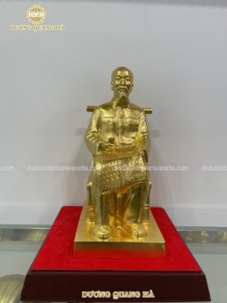 Tượng Bác Hồ Ghế Mây đọc báo nhân dân xã luận dát vàng 9999 cao cấp