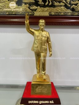 Tượng Bác Hồ đứng bệ vẫy tay chào dát vàng 9999