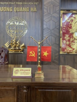 Cột Cờ Để Bàn Làm Việc Mạ Vàng 24k Cao Cấp