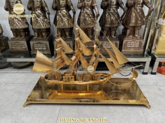 Thuyền Buồm Mô Hình Đế Đồng Mạ Vàng
