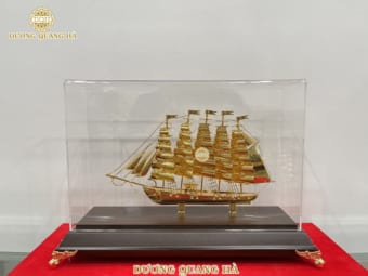 Thuyền Buồm Mạ Vàng 24k Đế Gỗ