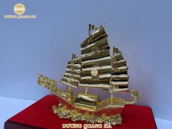 Thuyền Rồng Mạ Vàng