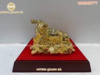 Trâu nằm trên tiền mạ vàng 24k kích thước 24 x 17cm