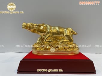 Tượng phong thủy trâu nằm tiền thiếp vàng 9999 tinh xảo