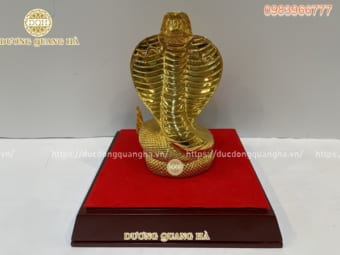 Tượng rắn bằng đồng mạ vàng