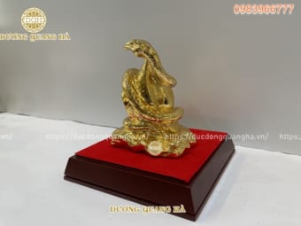 Tượng rắn bằng đồng mạ  vàng mang tiền tài phú quý