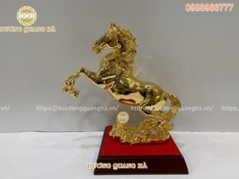 Tượng ngựa hí bằng đồng mạ vàng cao cấp