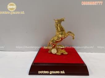 Tượng ngựa mạ vàng  bằng đồng