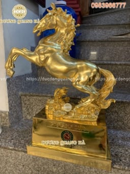 Tượng ngựa hí thiếp vàng 9999 siêu đẹp