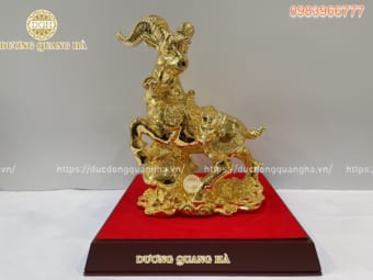Tượng Dê Bằng Đồng mạ vàng Ngậm Dải Tiền Kích Thước 40x38cm
