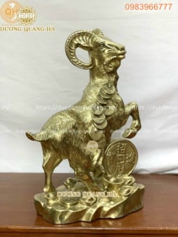 Tượng Dê Bằng Đồng Ngậm Dải Tiền