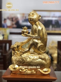 Tượng khỉ phong thủy thếp vàng sống động đẹp tinh xảo