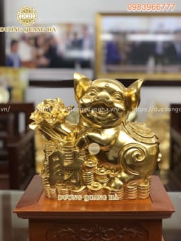 Tượng Heo phong thủy phú quý bằng đồng đỏ thếp vàng cao 20cm