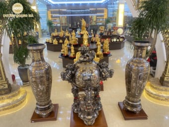 Đôi Lọ Lộc Bình khảm Ngũ Sắc Cao 1m6 Và Đỉnh Thất Lân 1m6 Khảm Ngũ Sắc